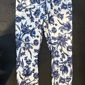 Active USA Blue and White Floral Leggings